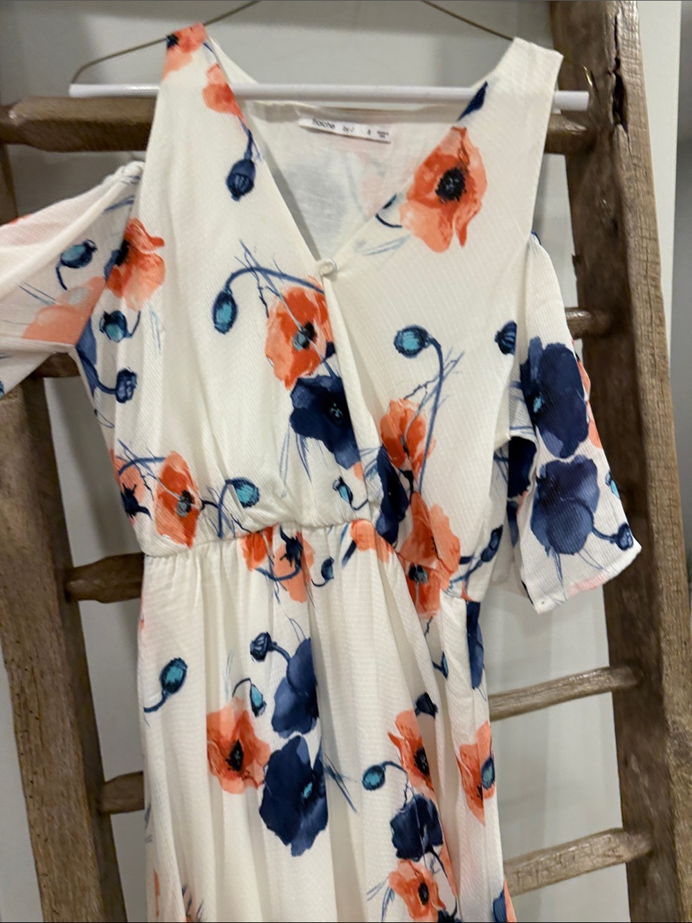 Fraiche White Floral Cold-Shoulder Maxi Dress with Navy and Coral Blooms, Size S - Picture 3 of 5